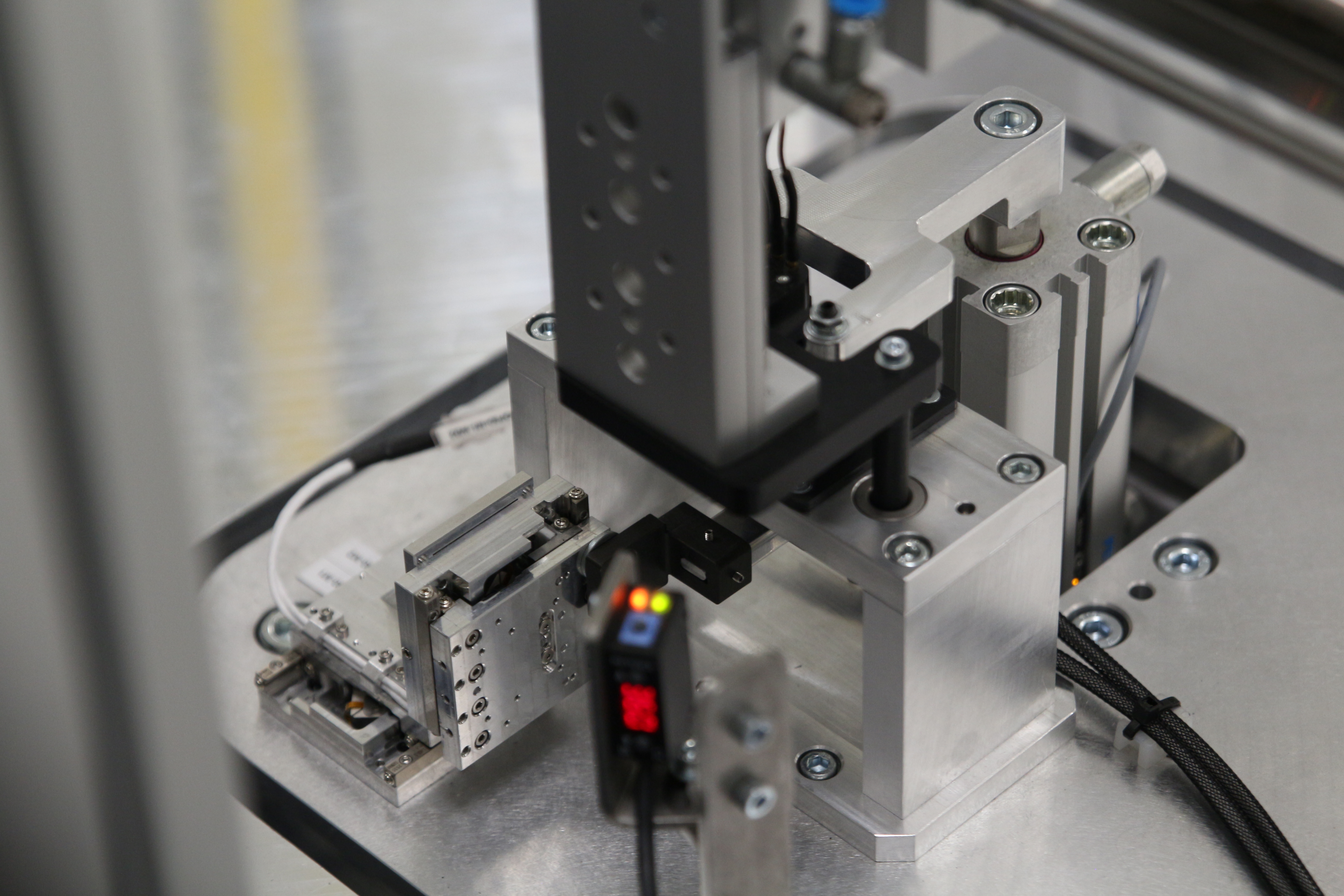 Calibration and functional tester for a transmission sensor (EOL)
